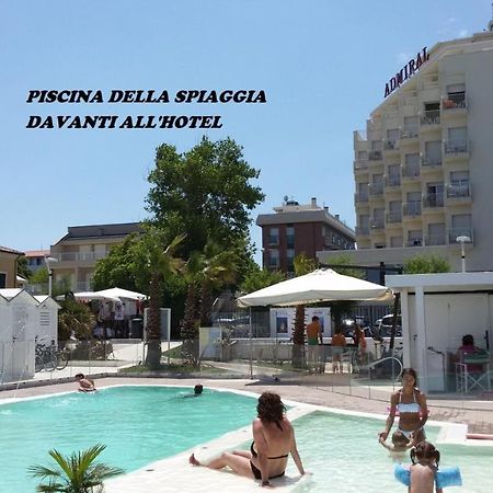 Hotel Admiral - On The Beach Riccione Kültér fotó