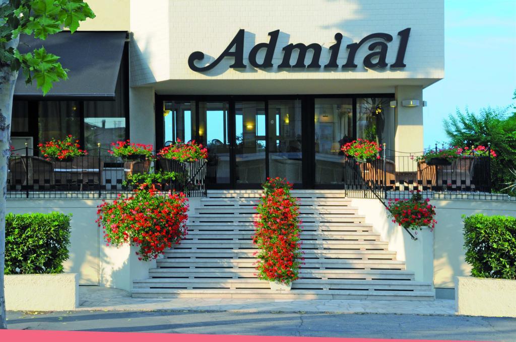 Hotel Admiral - On The Beach Riccione Kültér fotó