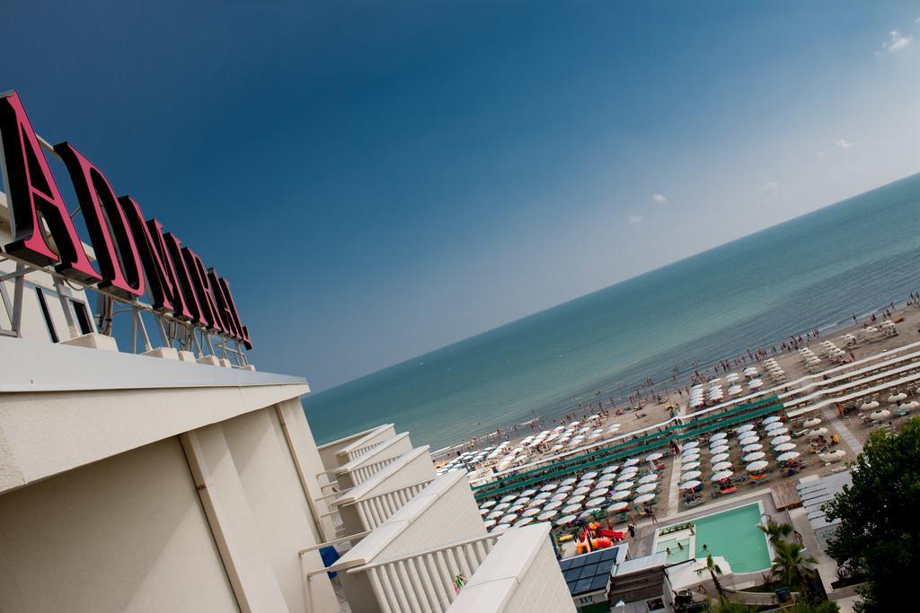 Hotel Admiral - On The Beach Riccione Kültér fotó
