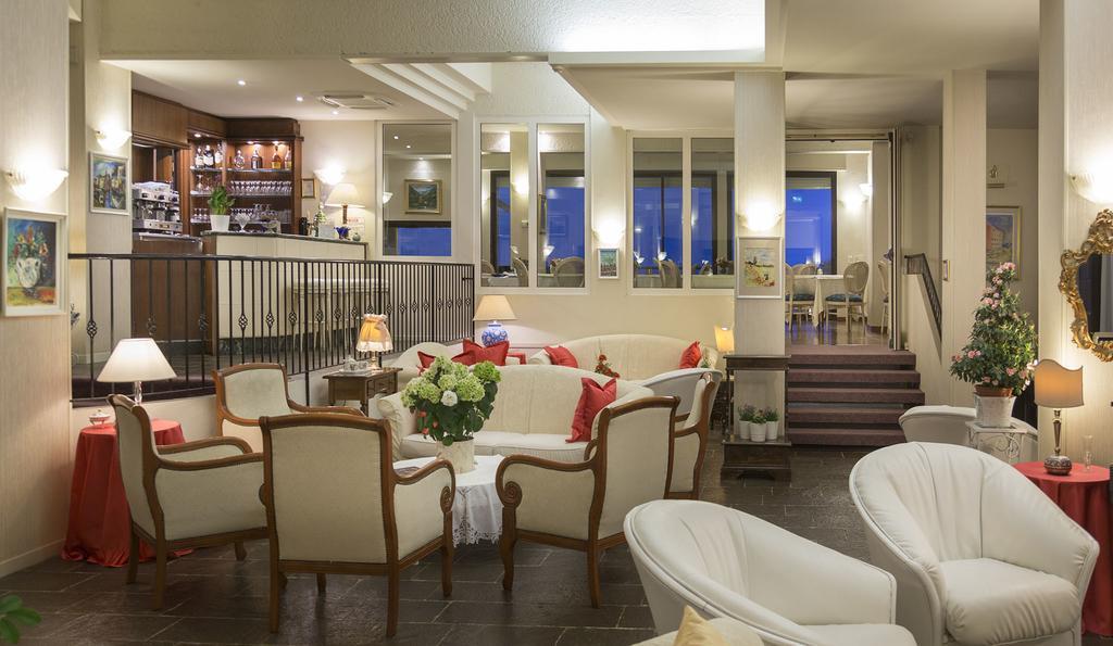 Hotel Admiral - On The Beach Riccione Kültér fotó