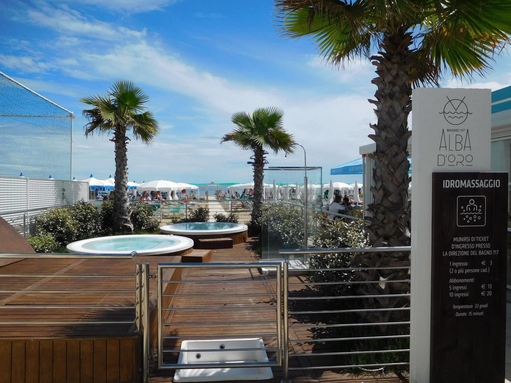 Hotel Admiral - On The Beach Riccione Kültér fotó
